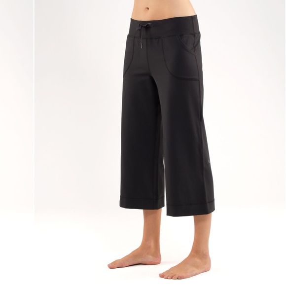 lululemon athletica Pants - Like new Lululemon STILL CROPS size 6